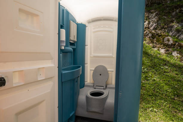 Best Portable bathroom rental  in Auburndale, FL